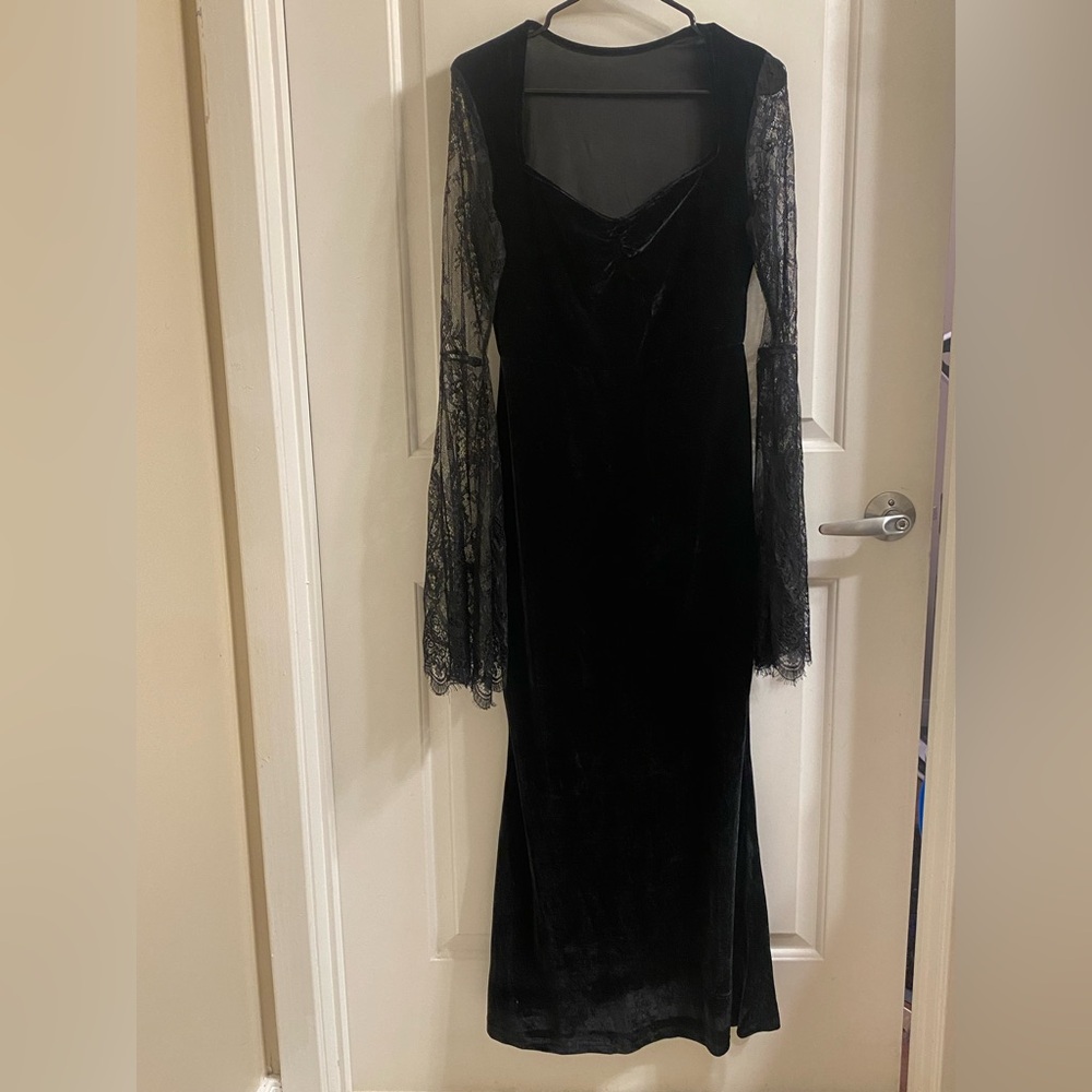 Elegant Black Lace Sleeve Dress